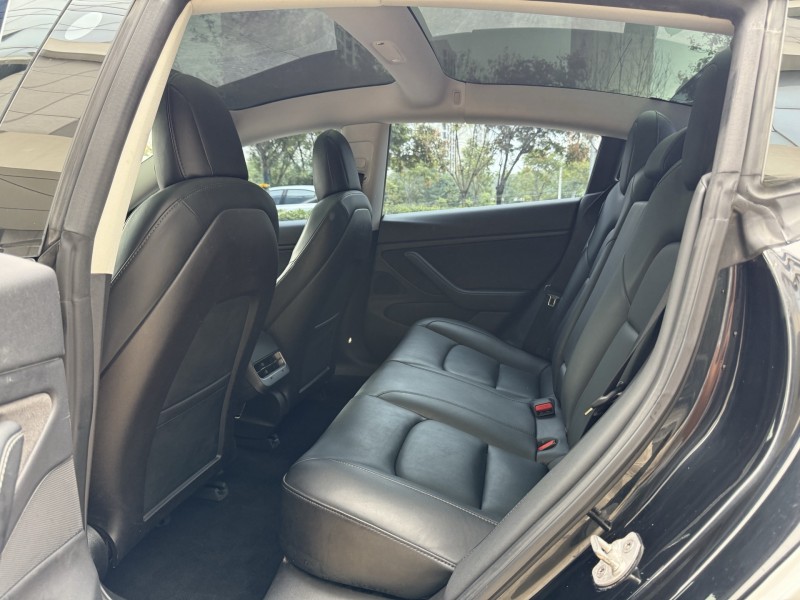 济宁19年特斯拉MODEL 36