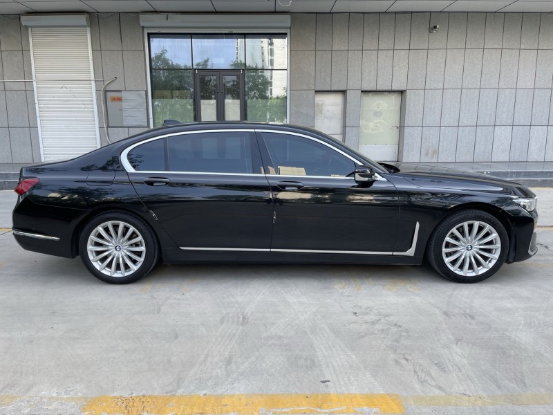 济宁21年宝马7系3