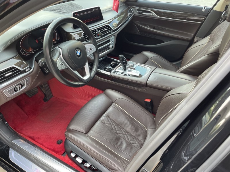 济宁21年宝马7系4