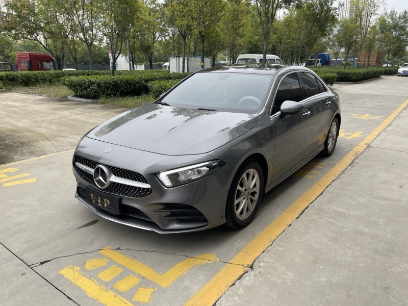 济宁21年奔驰A3