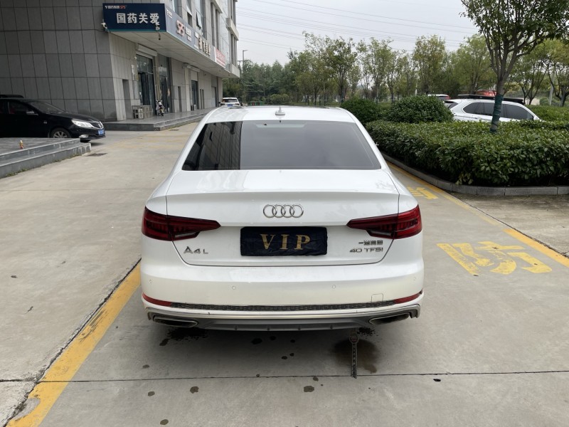 济宁19年奥迪A4L9