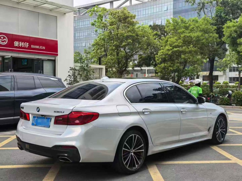 深圳20年宝马5系8