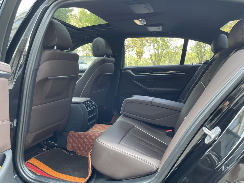 济宁23年宝马5系6