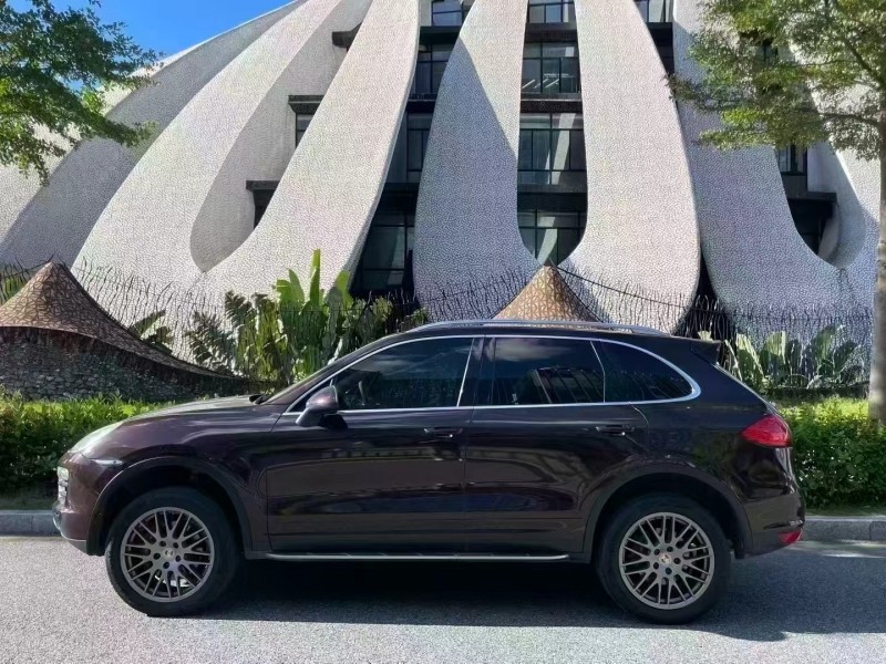 深圳13年保时捷卡宴8