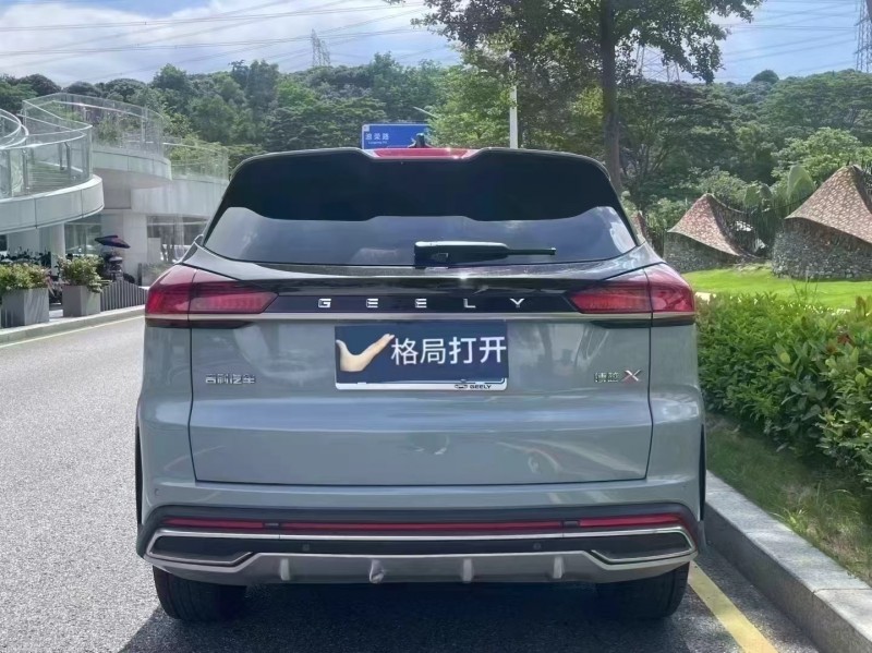 深圳22年吉利博越9