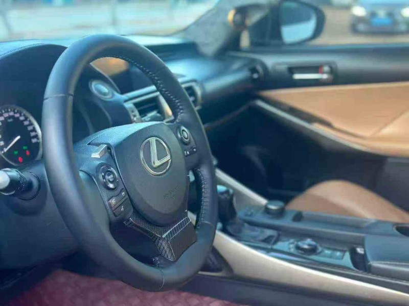 连云港13年雷克萨斯IS4