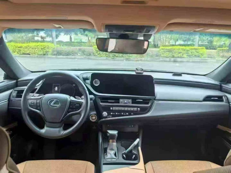 三明23年雷克萨斯ES7