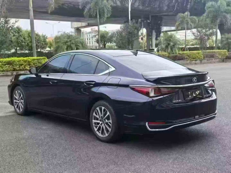 三明23年雷克萨斯ES8