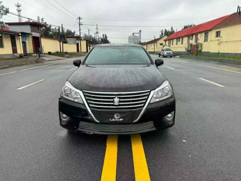 潍坊15年丰田皇冠1