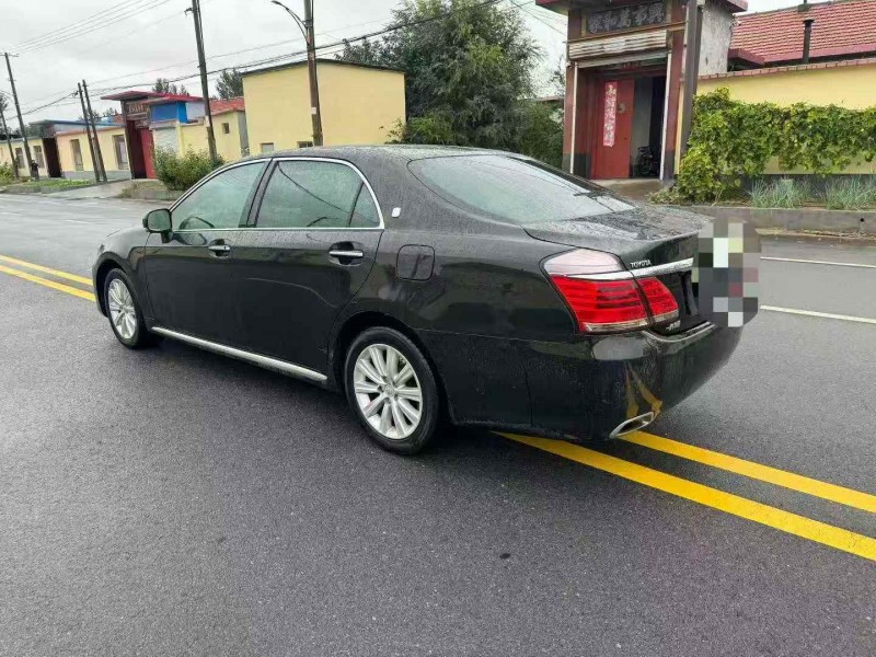 潍坊15年丰田皇冠8