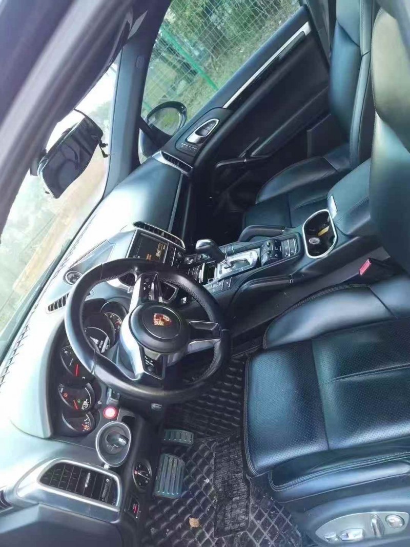 嘉兴15年保时捷卡宴4