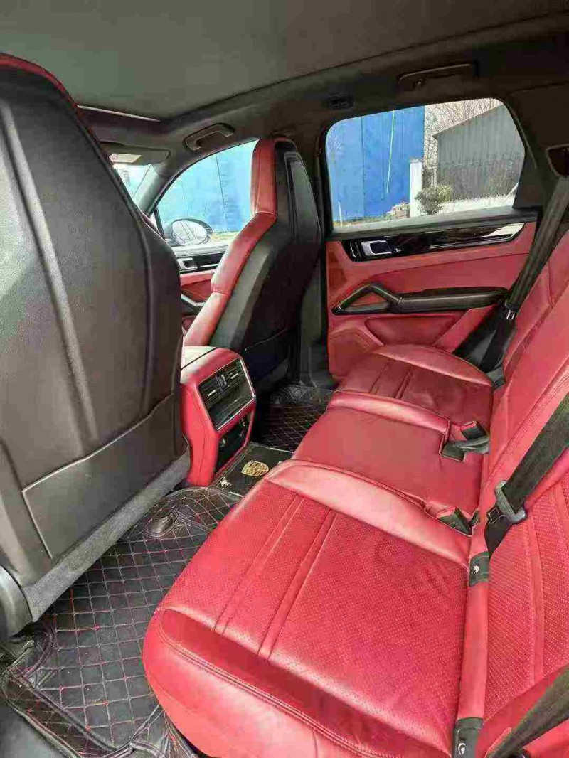 徐州19年保时捷卡宴9