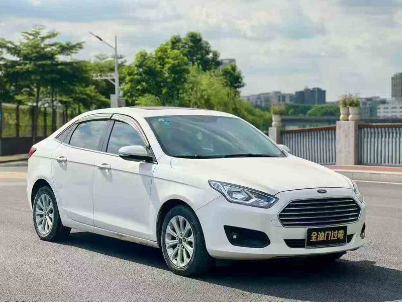 汕头18年福特福睿斯3