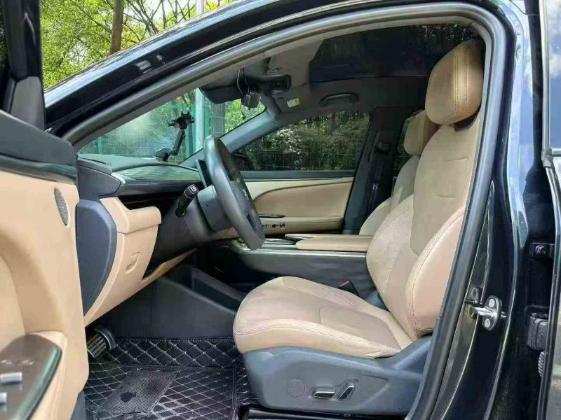 深圳24年极狐汽车阿尔法4