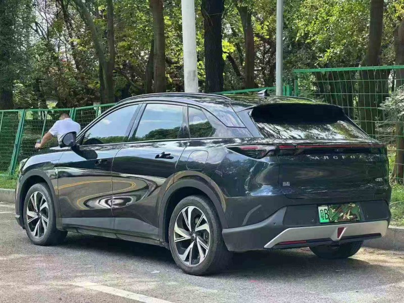 深圳24年极狐汽车阿尔法9