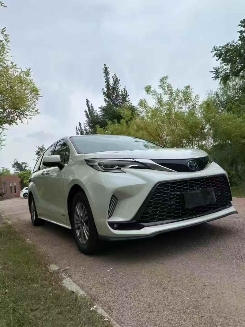 枣庄22年丰田塞纳3