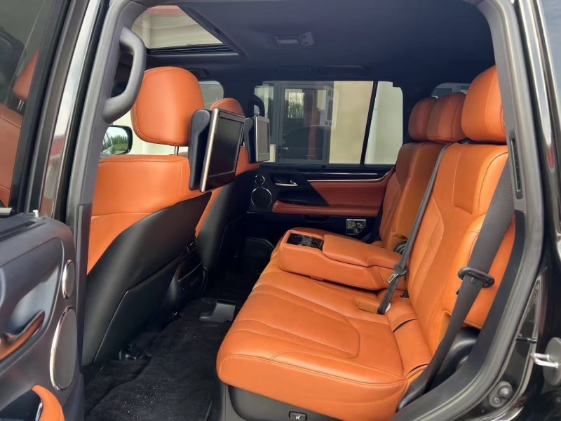 唐山17年雷克萨斯LX7