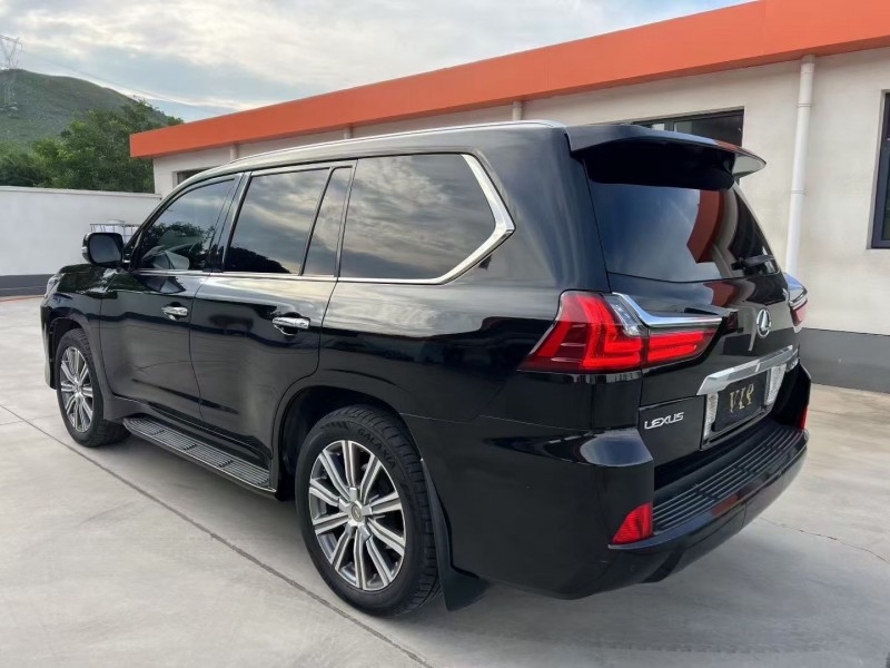 唐山17年雷克萨斯LX8