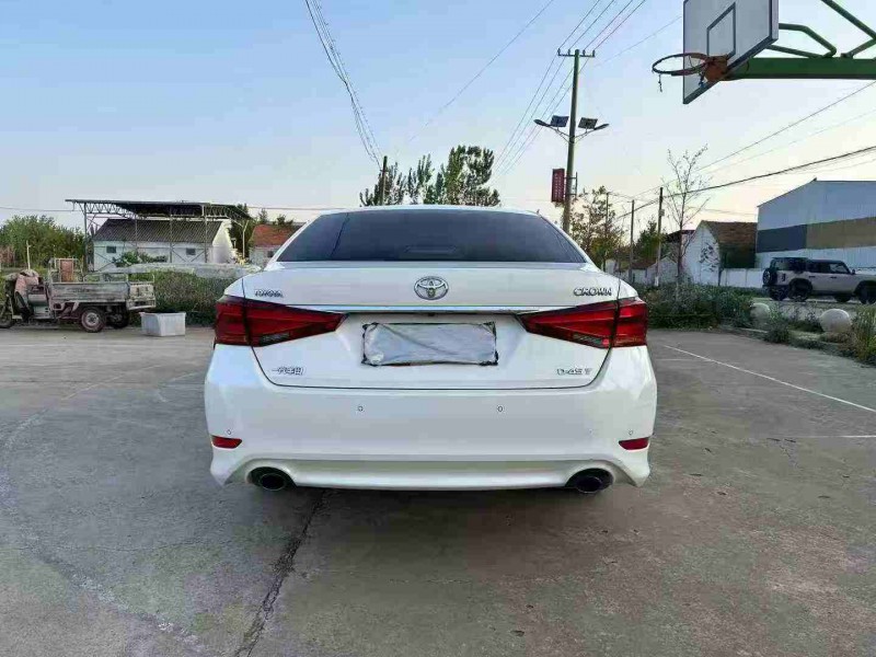 徐州18年丰田皇冠4