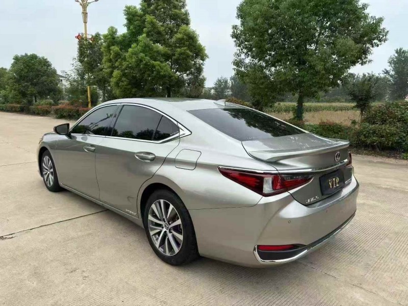 徐州19年雷克萨斯ES8