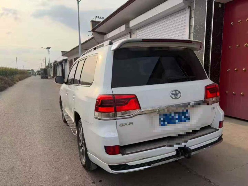 通辽14年丰田兰德酷路泽8