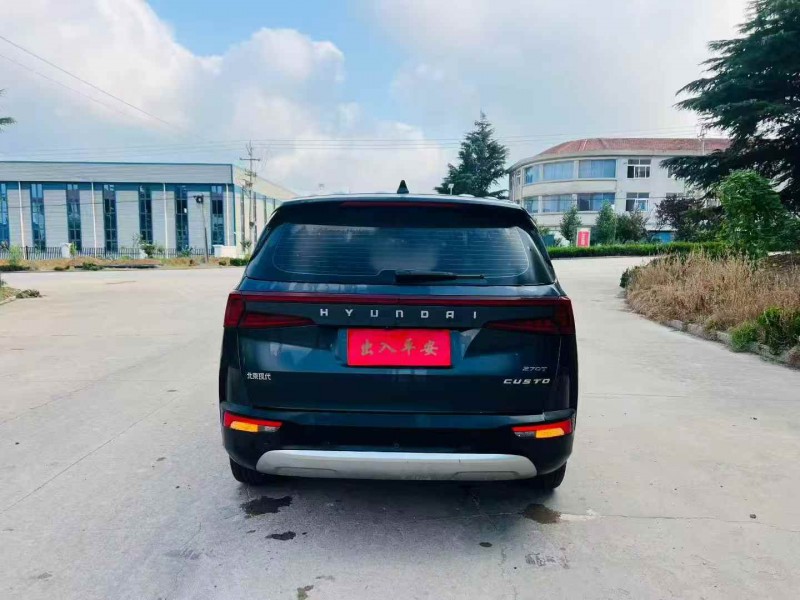 济宁22年现代库斯图8