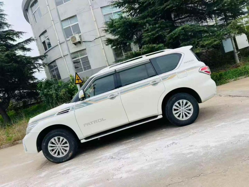 东营19年日产途乐3