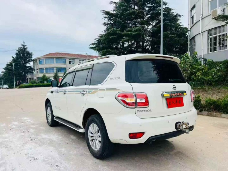 东营19年日产途乐8