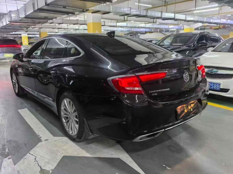 十堰18年别克君越8