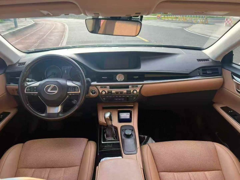 钦州17年雷克萨斯ES5