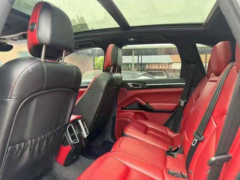 淄博17年保时捷卡宴8