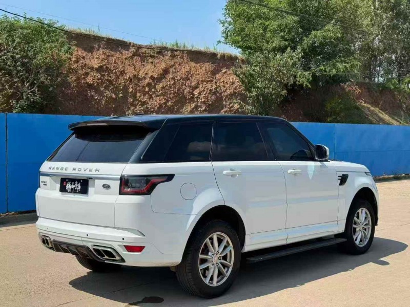 青岛16年路虎揽胜运动9