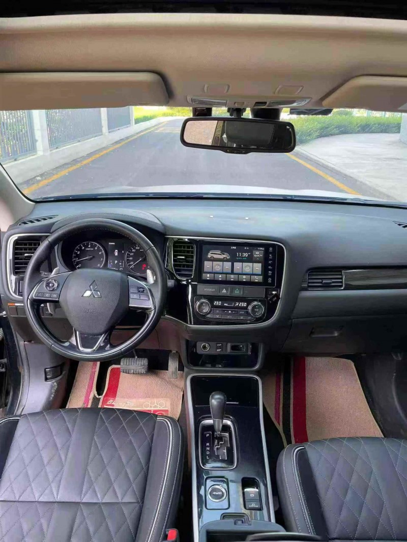 邯郸20年三菱欧蓝德8