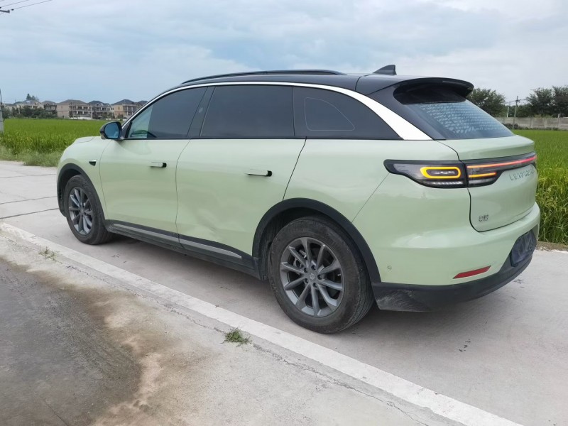 宁波22年零跑汽车C117