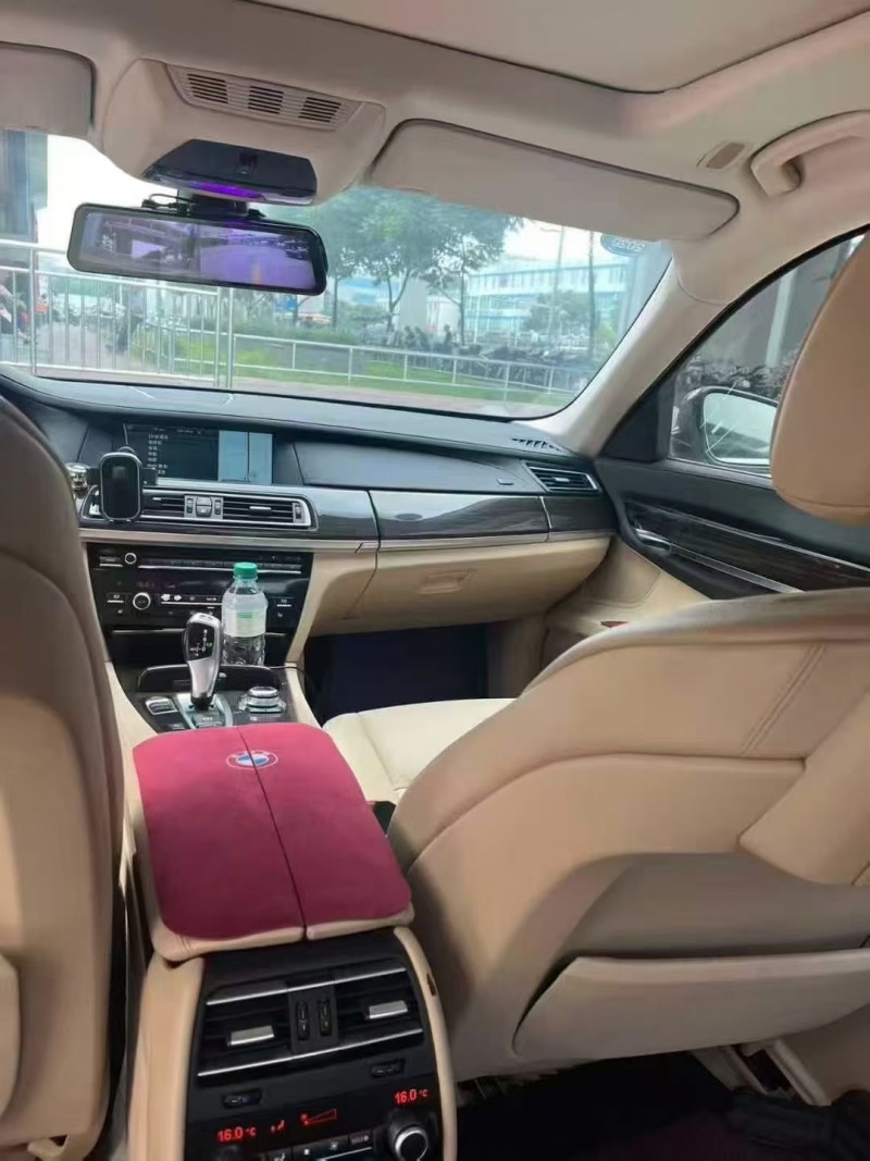 广州11年宝马7系7