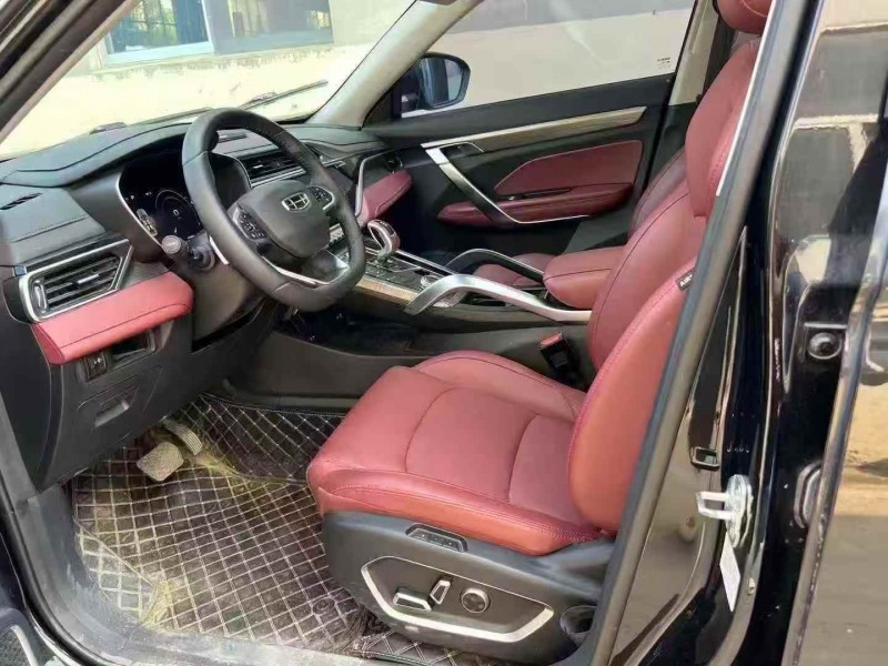 济宁21年吉利博越4