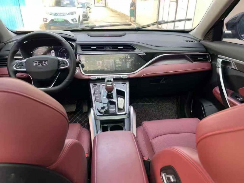 济宁21年吉利博越5