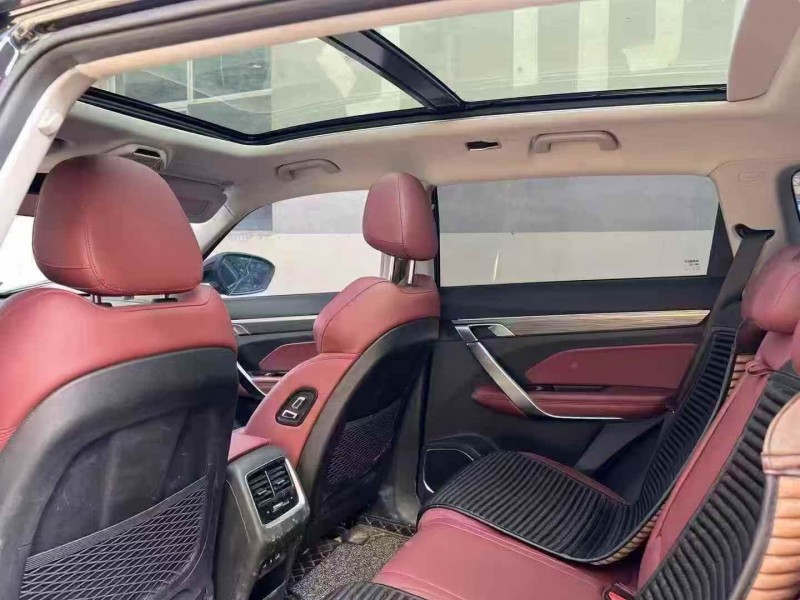 济宁21年吉利博越6