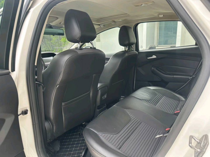 河源17年福特福克斯5