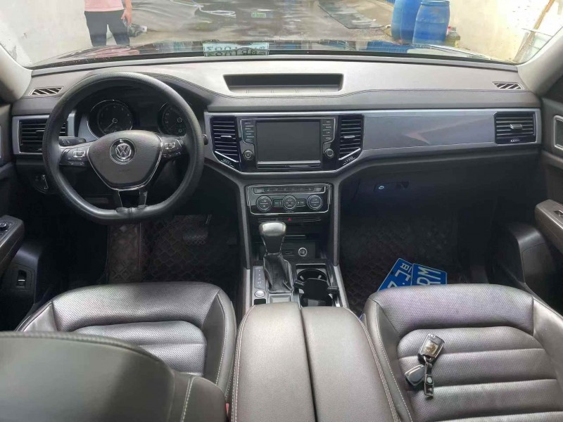 泰安17年大众途昂5