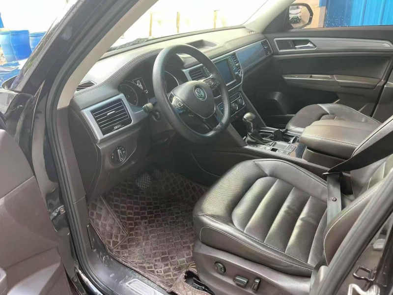 泰安17年大众途昂6