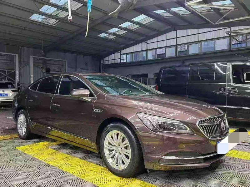 保定18年别克君越2