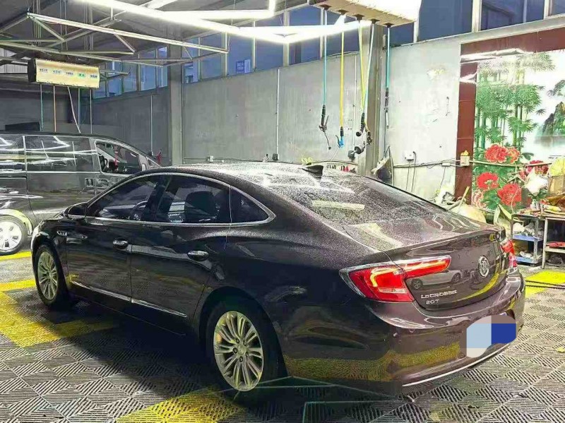 保定18年别克君越4