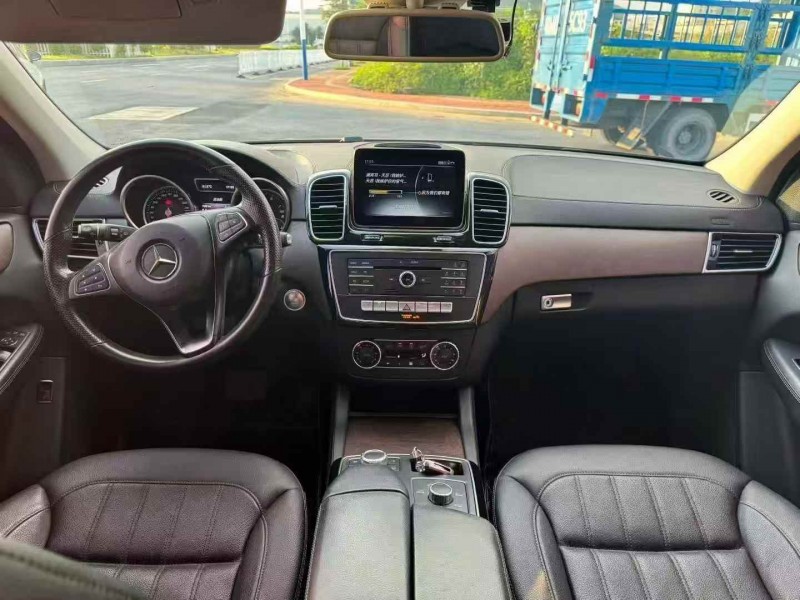 广州17年奔驰GLE5