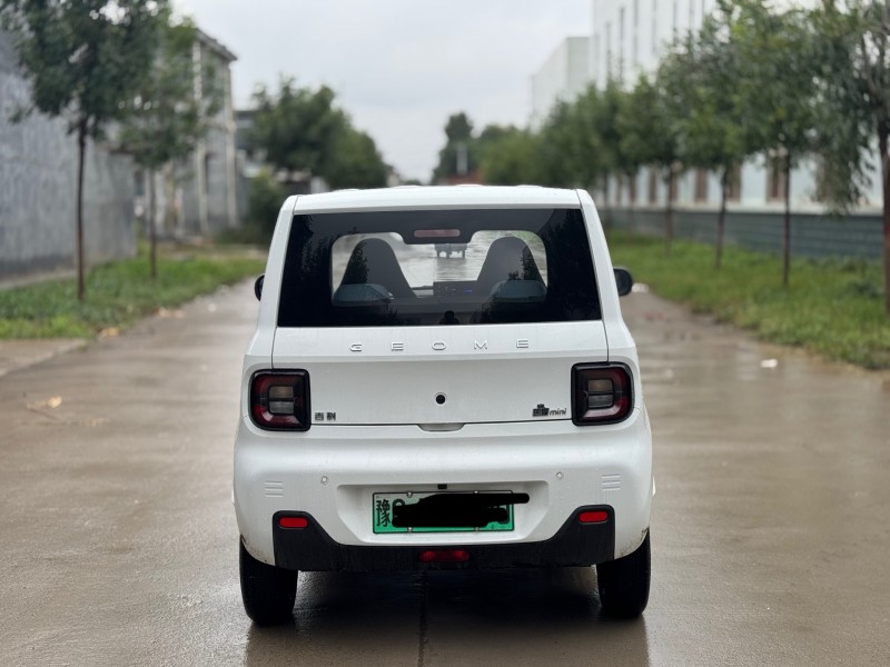 新乡25年吉利熊猫5