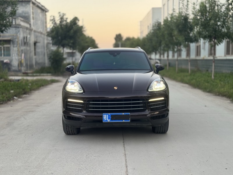 新乡19年保时捷卡宴1