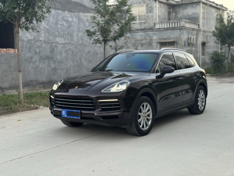 新乡19年保时捷卡宴2