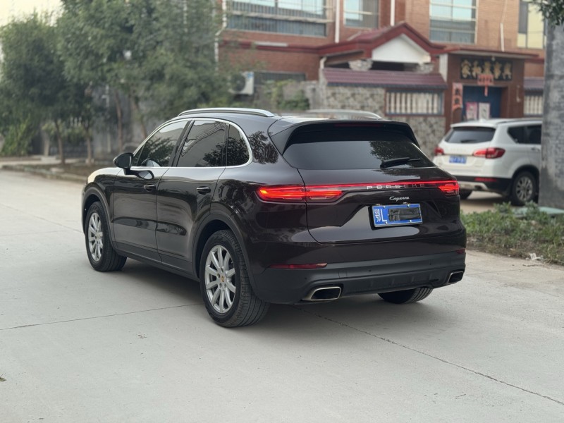 新乡19年保时捷卡宴4