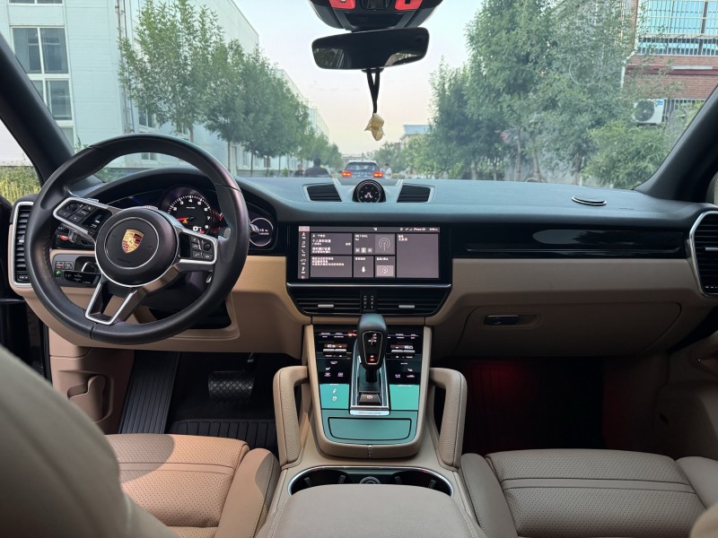 新乡19年保时捷卡宴8