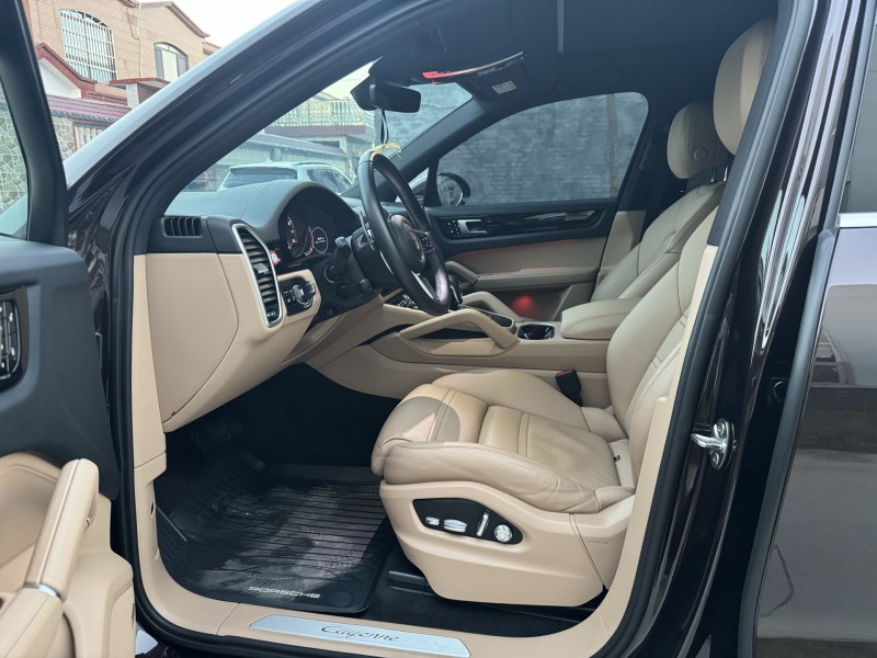 新乡19年保时捷卡宴9